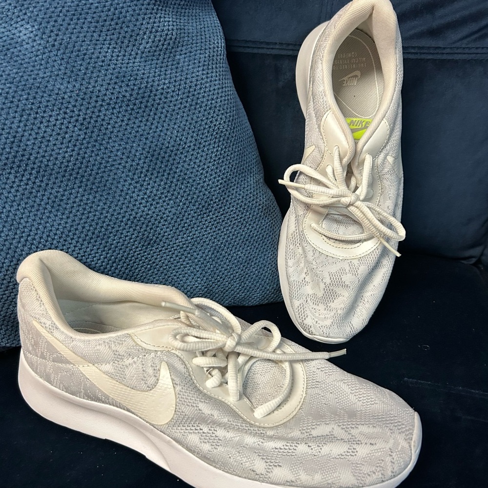 Nike Women's White Floral Sneakers